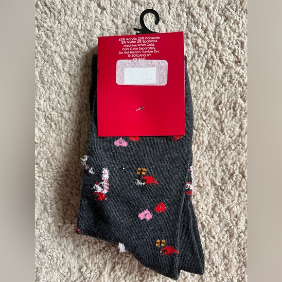 🆕 Mr. & Mrs. Claus Christmas Holiday Novelty Crew Socks - NWT & Rare! - Picture 3 of 4